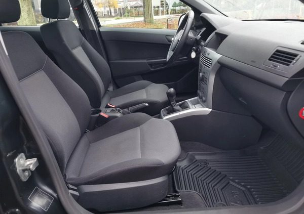 Opel Astra cena 17500 przebieg: 243080, rok produkcji 2011 z Ostróda małe 704